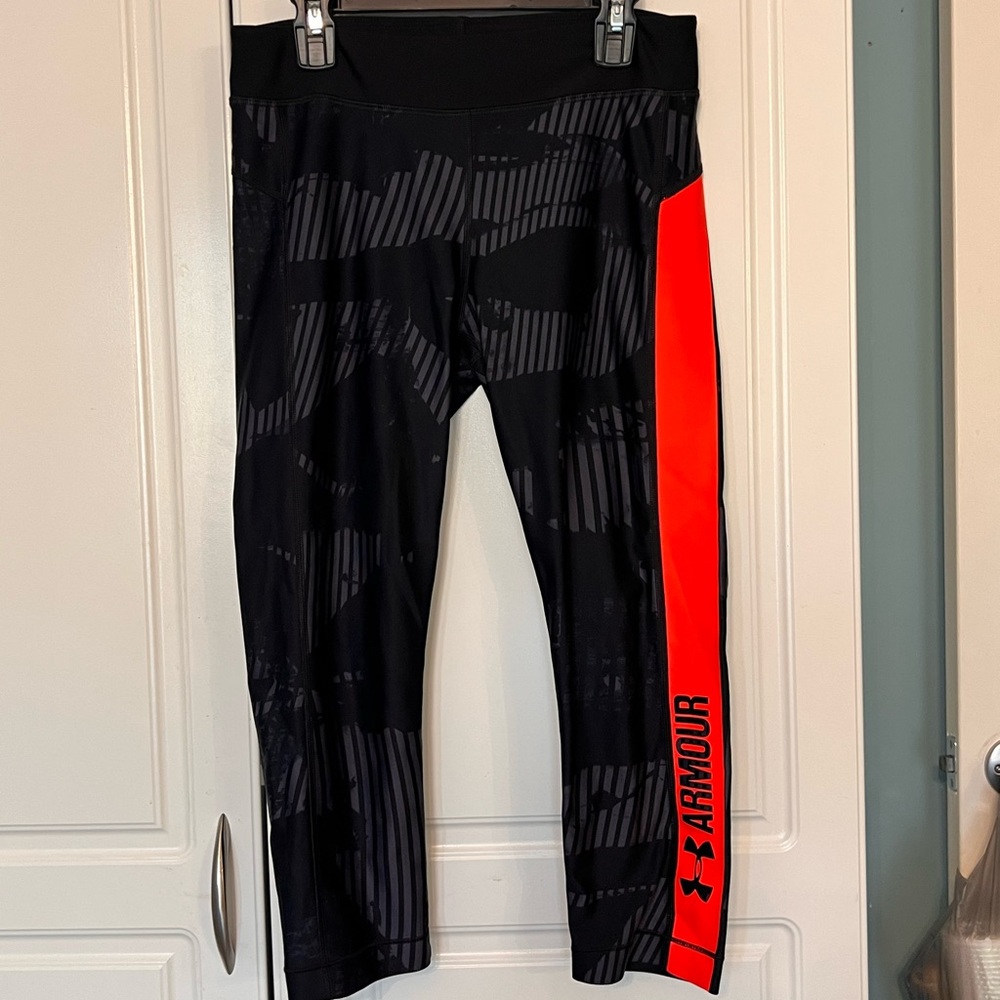 Under Armour Women's HeatGear Hi-Rise Capri Tights - Black/Red - M